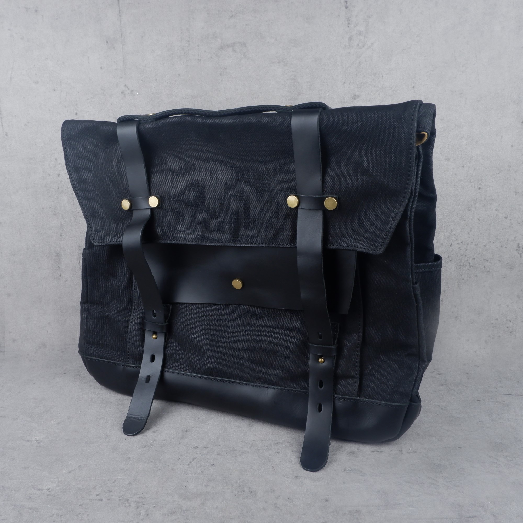 กระเป๋าข้าง Rough & Crafts (BK)